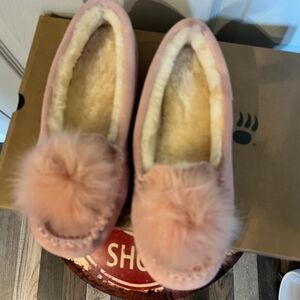 BearPaw Pink and Cream Slippers with Pom Poms Brand New in Box